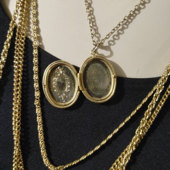 Multi Strand Necklace  Oval Locket Pendant Unique Clasp Design Vintage Gold Tone - Picture 3 of 12